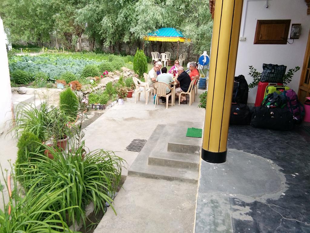 Galaxy Guest House Hundar Exterior photo