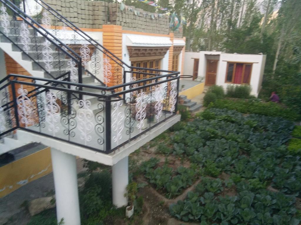 Galaxy Guest House Hundar Exterior photo