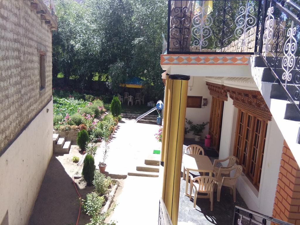 Galaxy Guest House Hundar Exterior photo