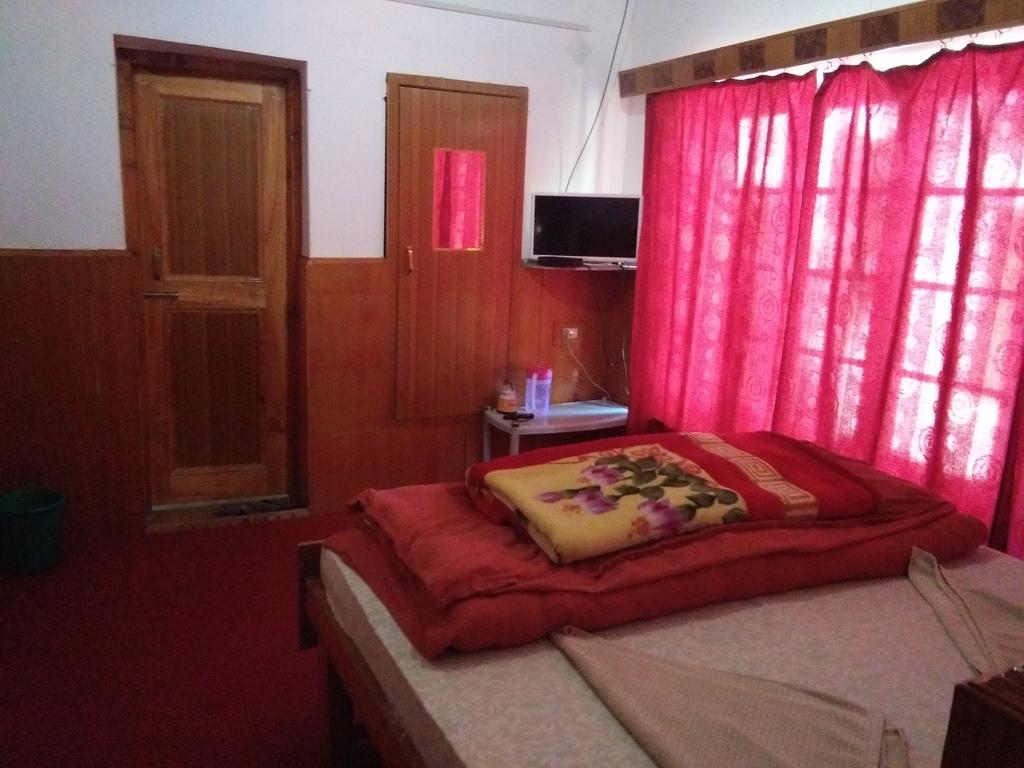 Galaxy Guest House Hundar Exterior photo